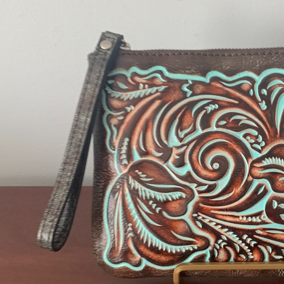 Patricia Nash Tooled Turquoise Cassini Wristlet--New in Box - Picture 3 of 12